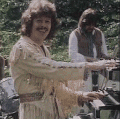 f4bbe585f5ce81a3cbfd2101dcdbad42.gif