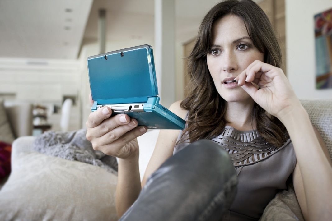 Shot-36_40yo_female_playing_home.jpg