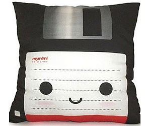 floppy-disk-pillow1-300x250.jpg