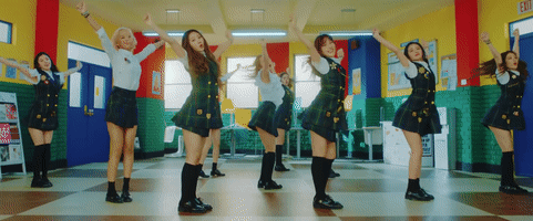 Uwv8wXA.gif