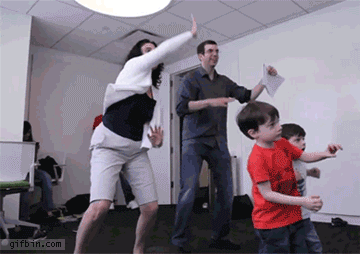 1289385686_family-playing-kinect.gif