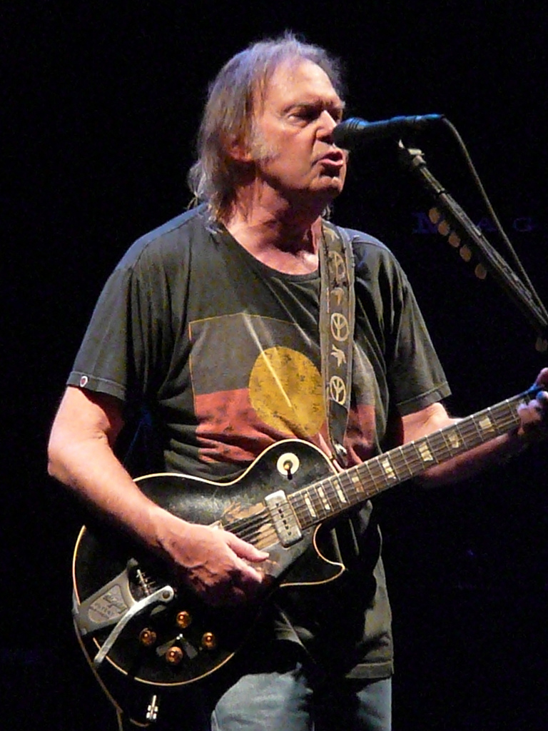 Neil_Young_in_Nottingham_2009_%28k%29.jpg