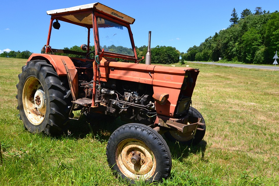 tractor-887744_960_720.jpg