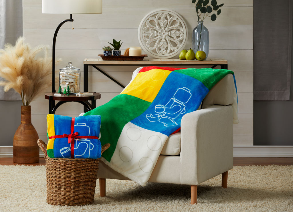 LEGO-Fleece-Blanket-5007622.jpg